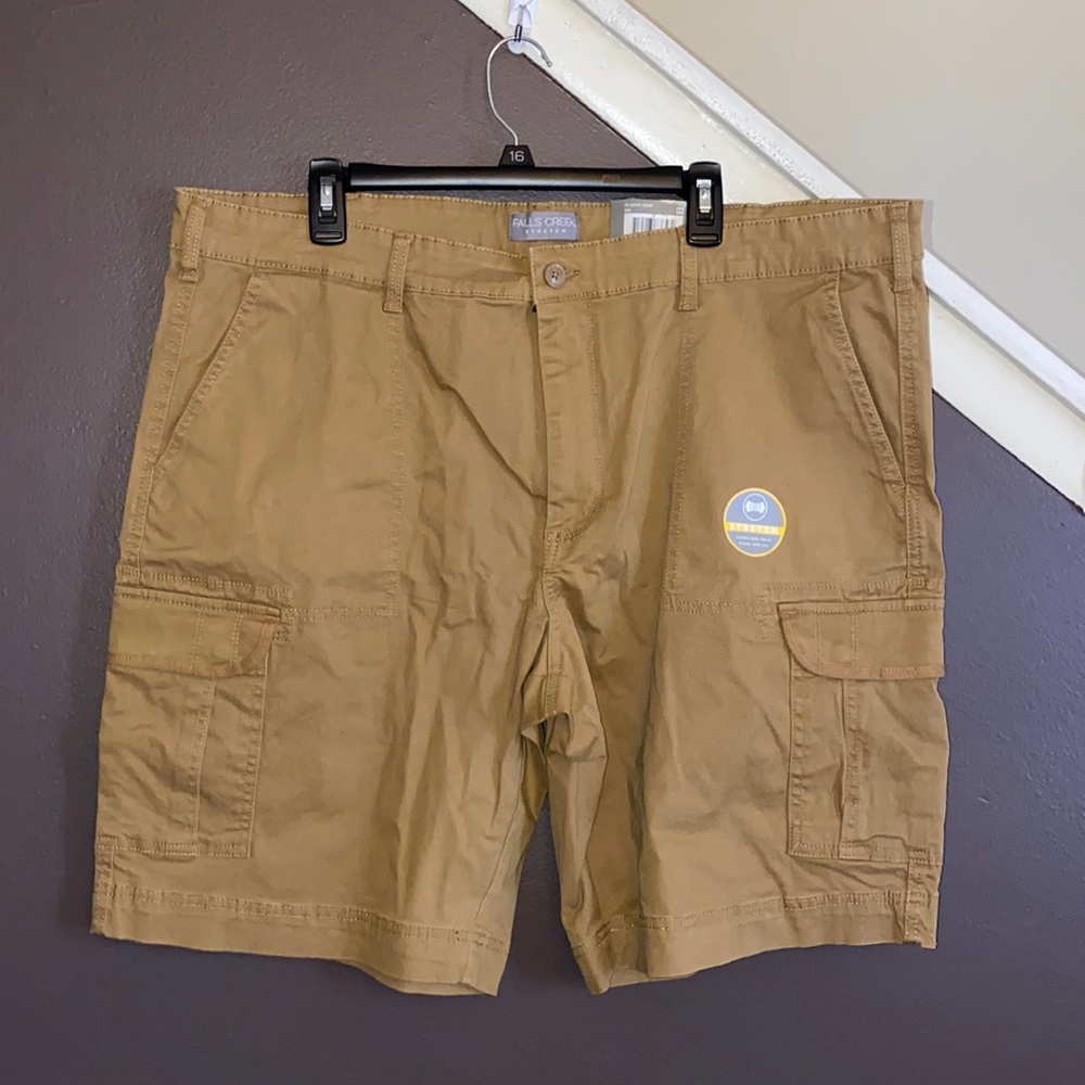 Men’s 44” khaki shorts